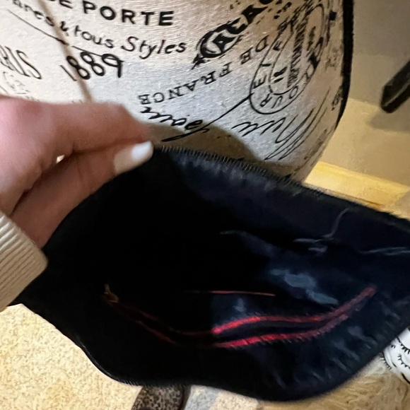 Tommy Hilfiger Black and Cream Crossbody Bag - Picture 3 of 3